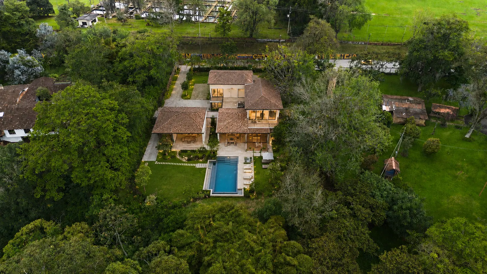 Render de residencia campestre de lujo con piscina construida en el lote — La Piedra Norte Popayán